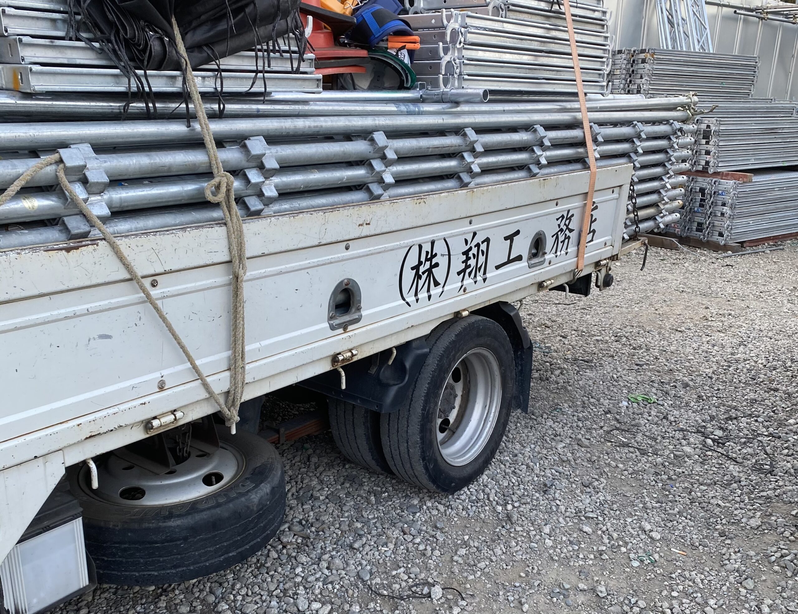 Scaffolding work 足場工事(くさび式)