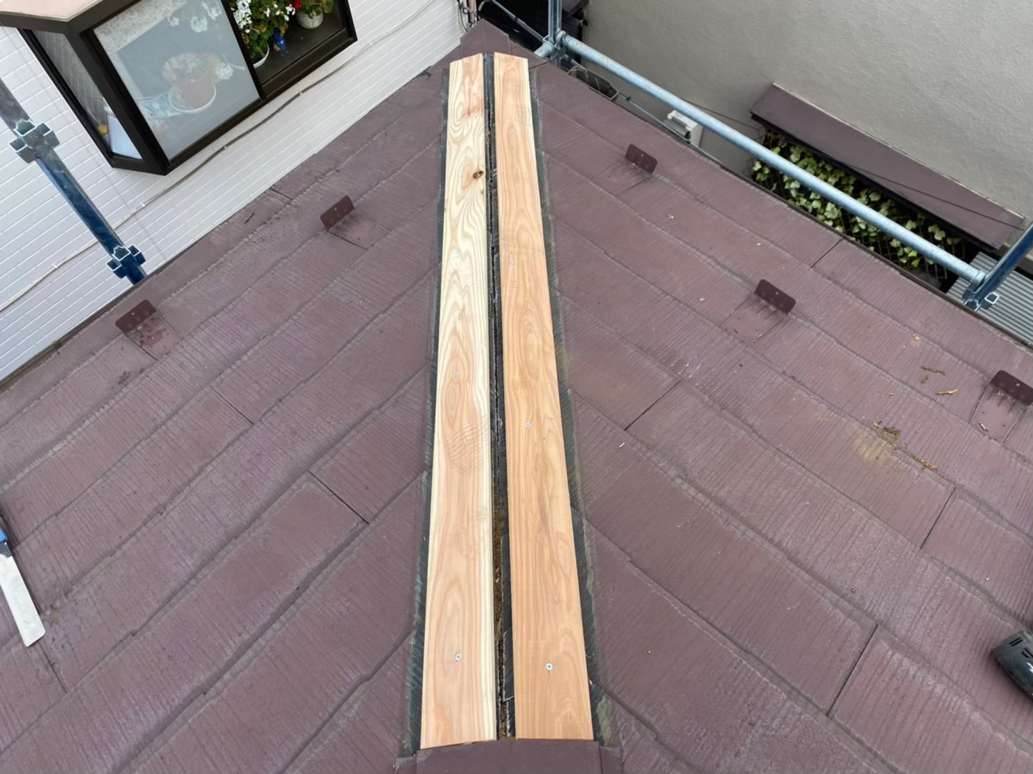 屋根材　貫板　木板