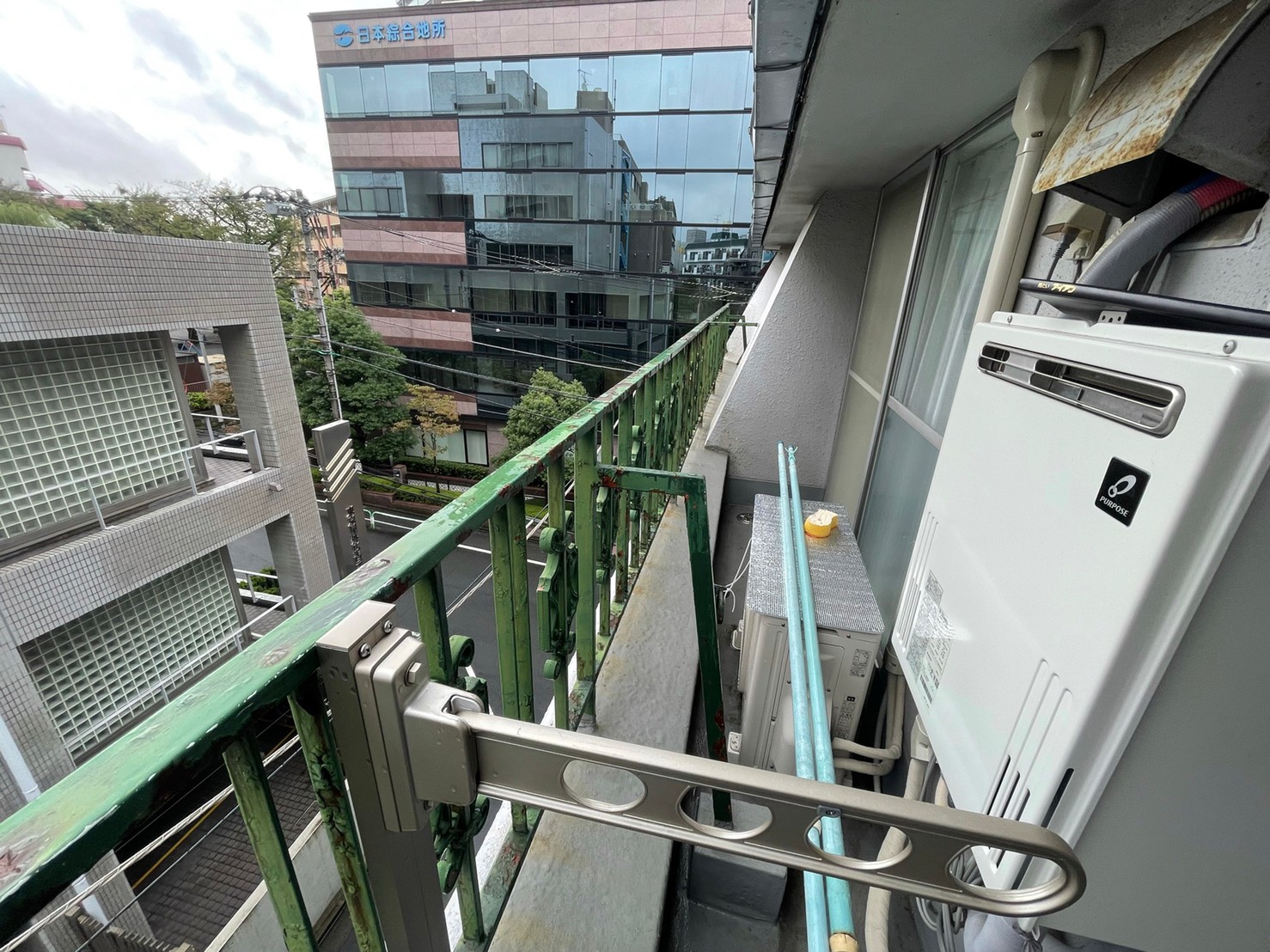 東京都豊島区のフェンス塗装・外壁塗装事例：施工前