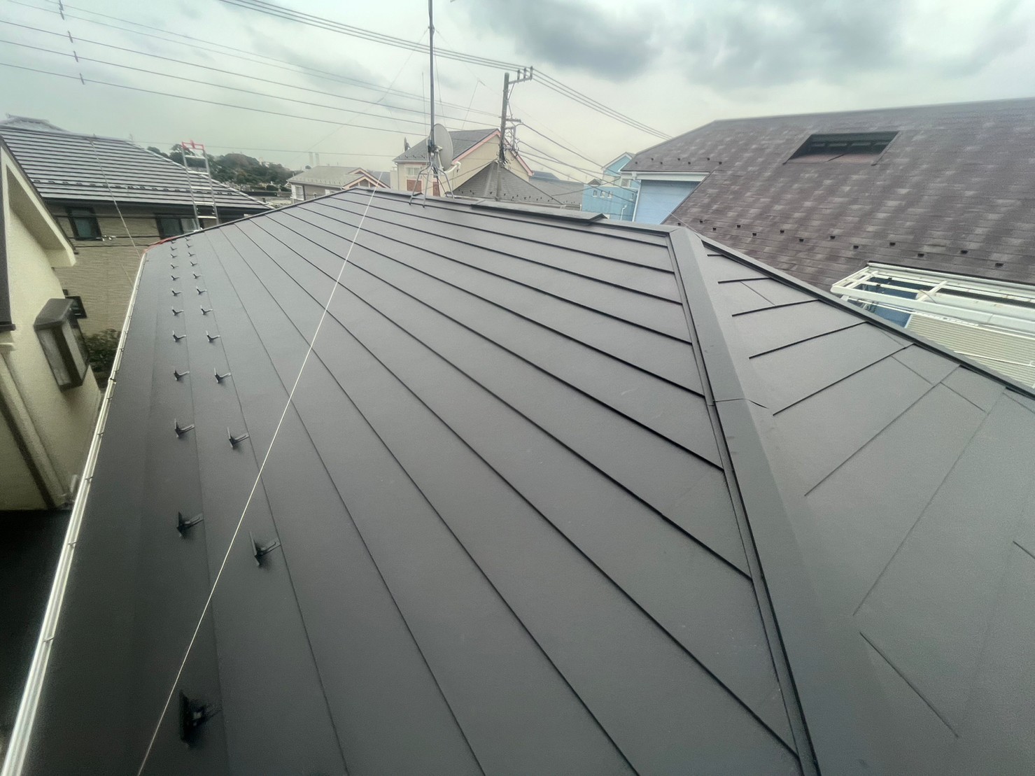 施工後：スーパーガルテクトによる屋根カバー工法（横浜市鶴見区）