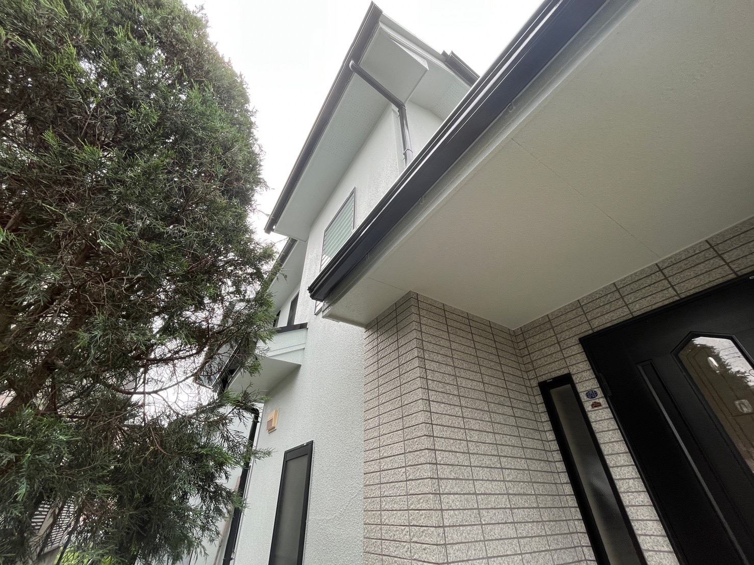 東京都国分寺市の外壁塗装事例：施工前（クラックのあるモルタル外壁）