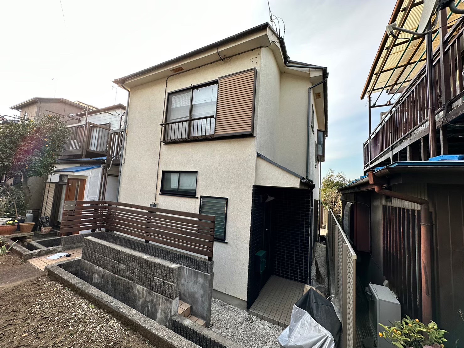 東京都港区 外壁塗装前のモルタル外壁