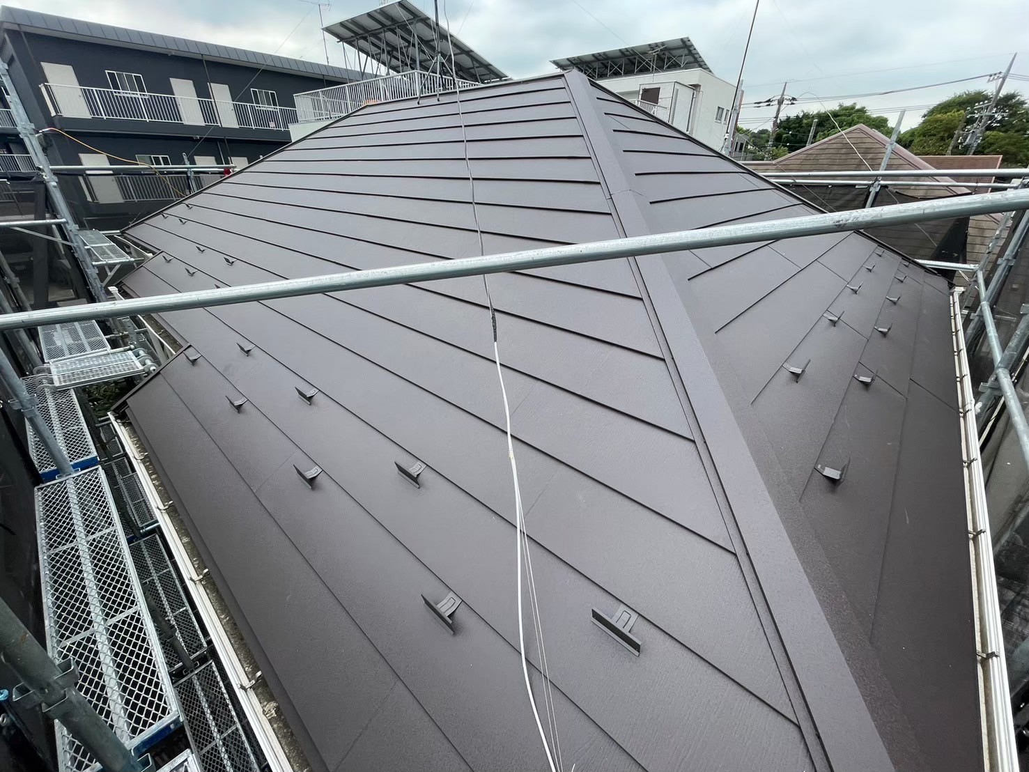 施工後：スーパーガルテクトでカバー工法を行った横浜市旭区の屋根