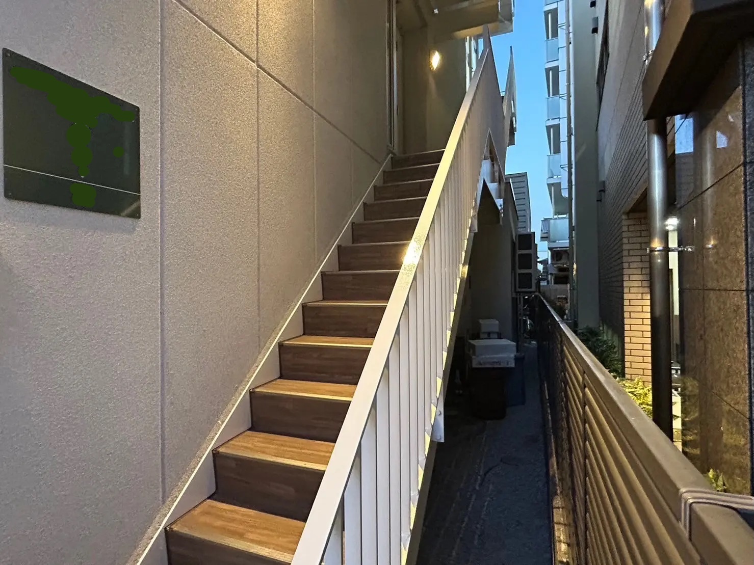 東京都調布市の鉄骨階段の塗装事例：ユメロックで塗装後