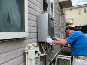 新規給湯器の設置作業